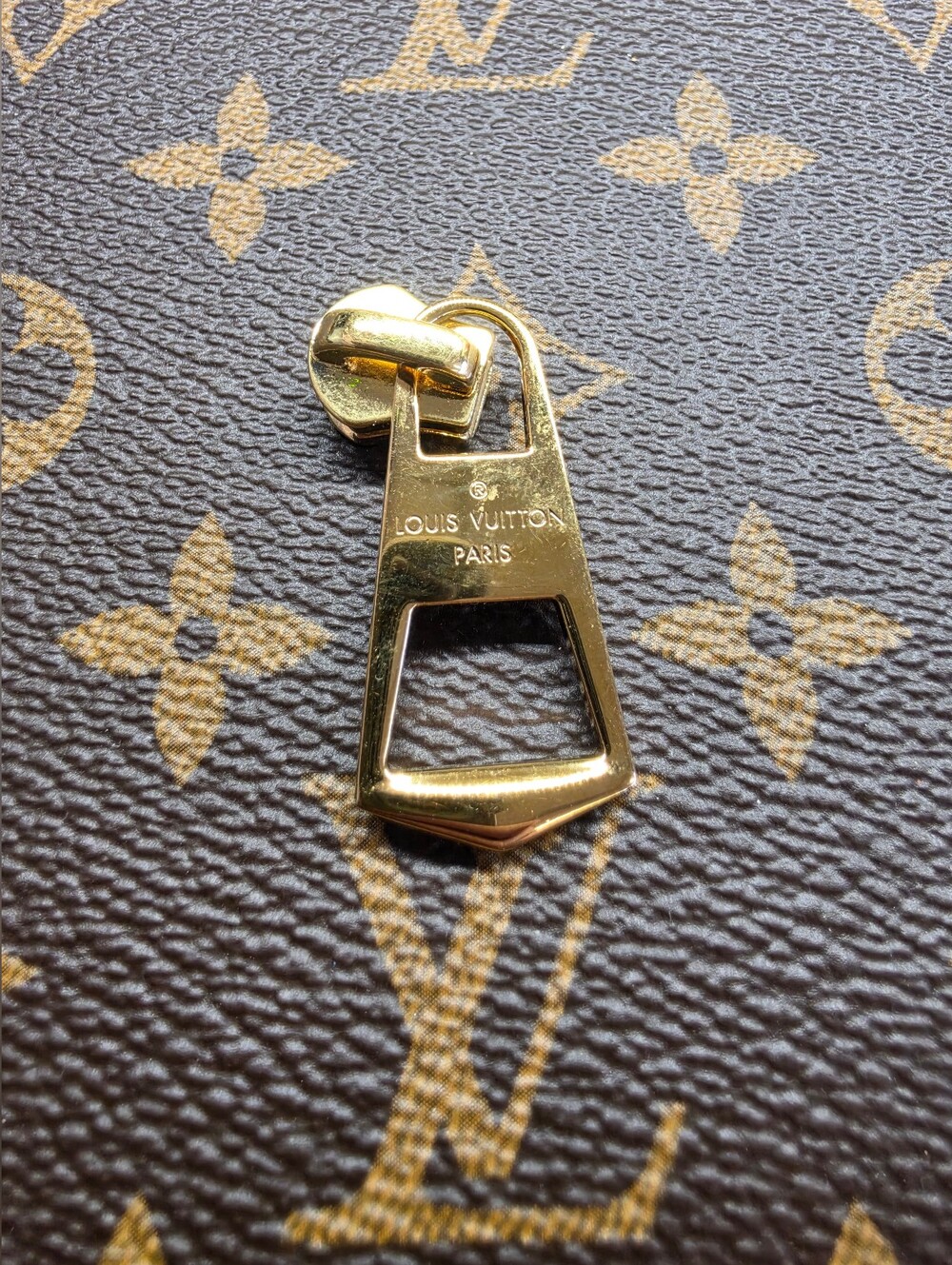 Louis Vuitton Gold-tone Zipper Pull